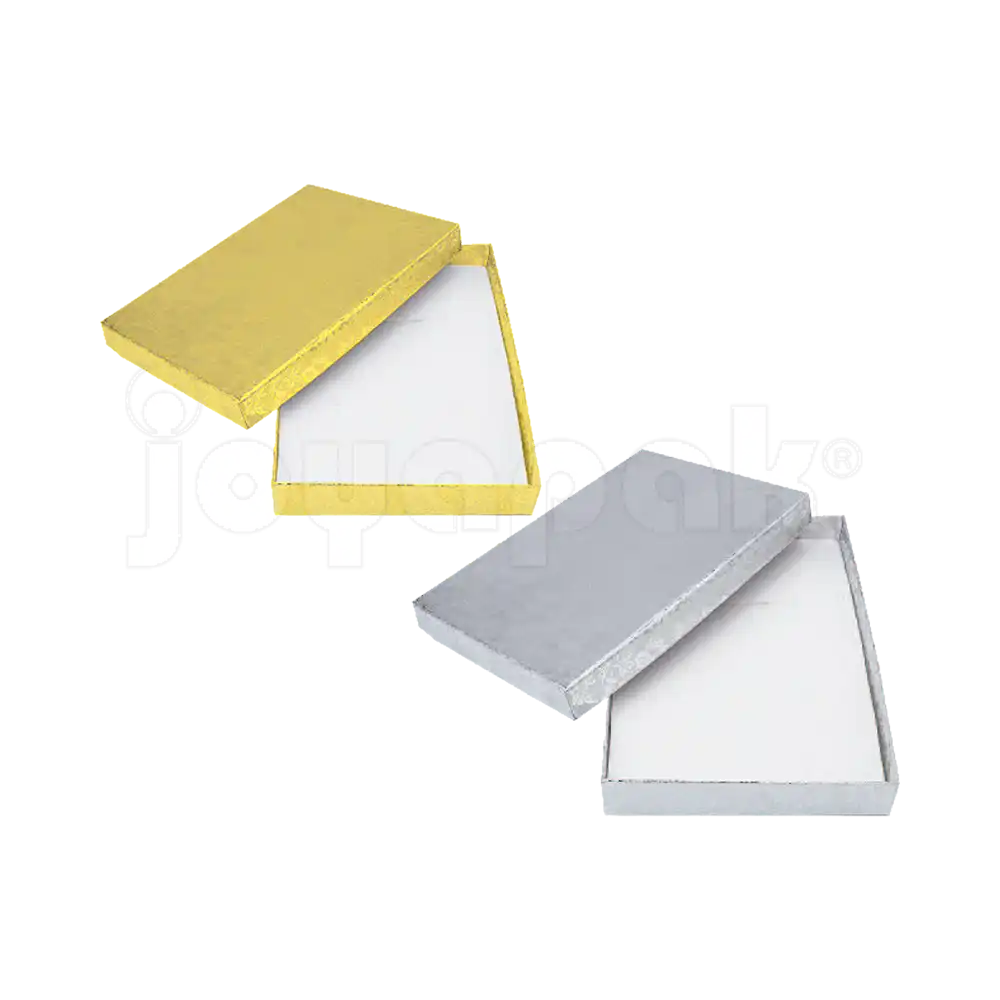 Grupo de cajas Fiore collar grande en colores dorado y plateado para venta por mayoreo a negocios de joyería.