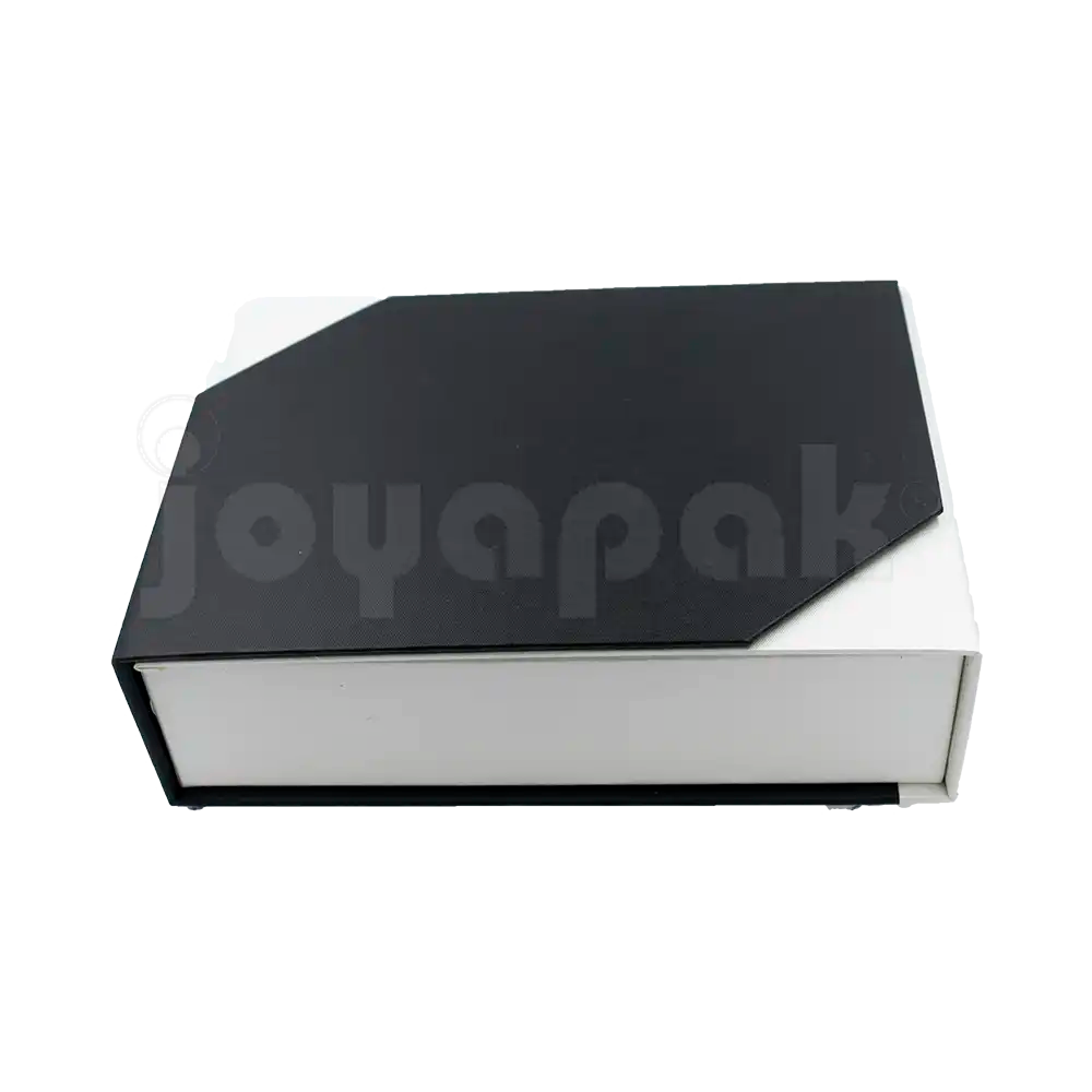 Caja de cartón Gemini para collar grande, aretes y anillo negro de lado