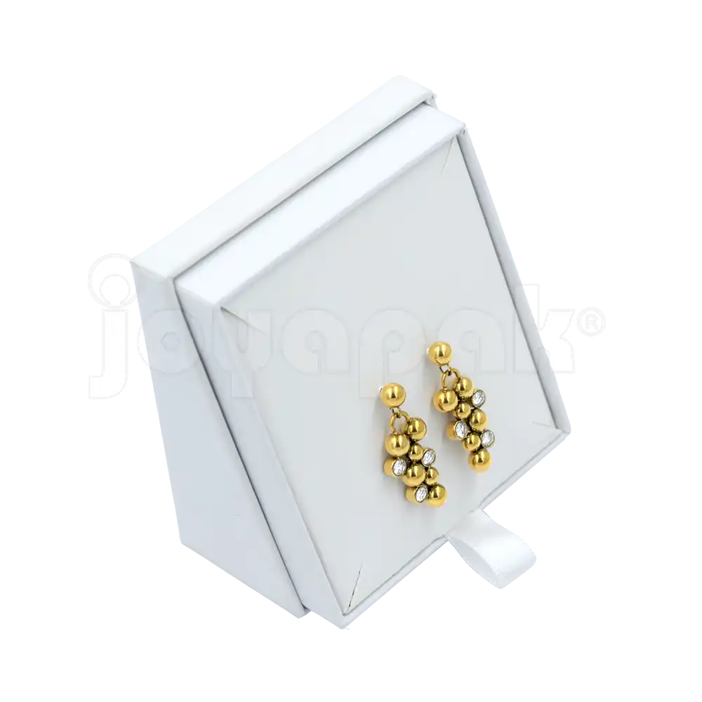 Caja de carton para juego color blanco con aretes