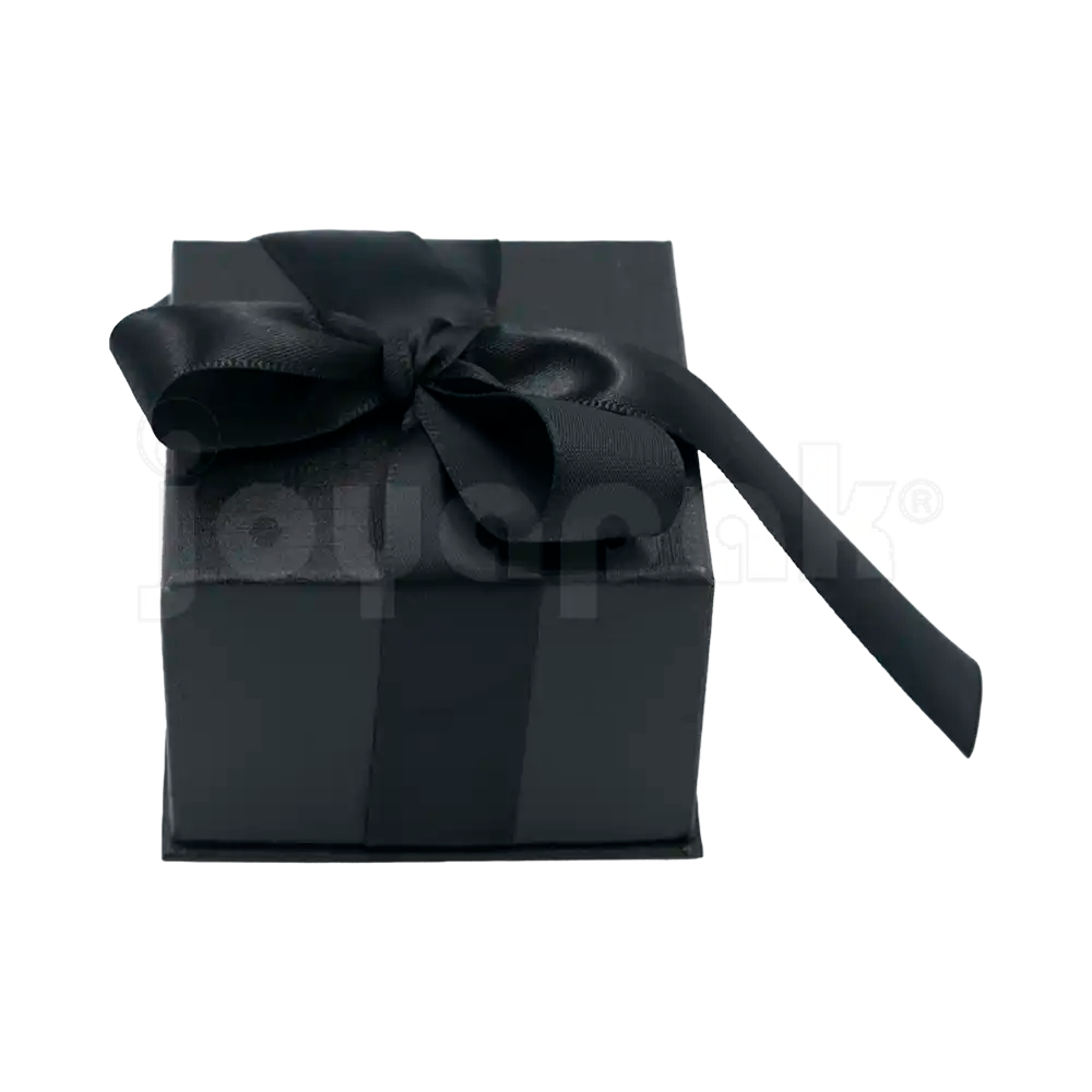 Caja Milán para anillo de cartón rígido color Negro BK desde atrás.