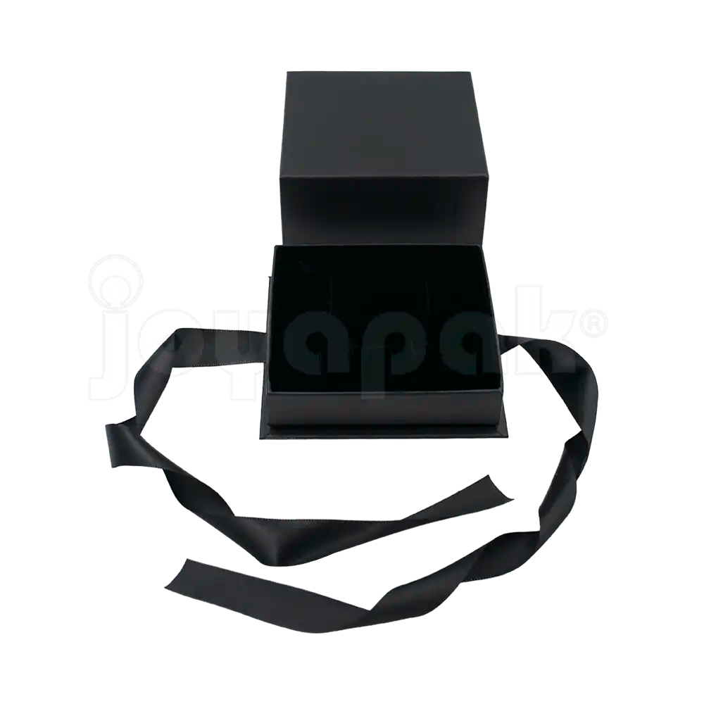 Caja Milán para juego de cartón rígido color Negro BK abierta de frente.