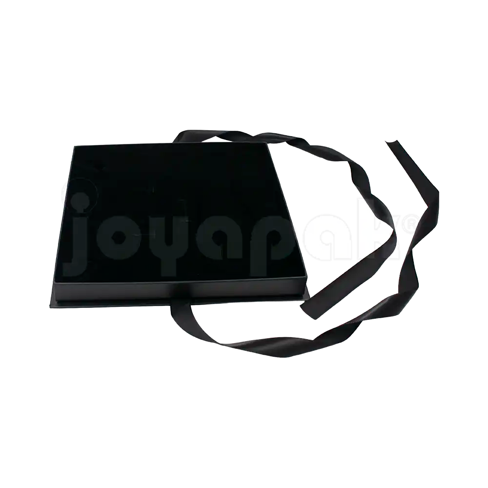 Interior acolchado de la caja Milán para collar grande de cartón Negro BK abierta.