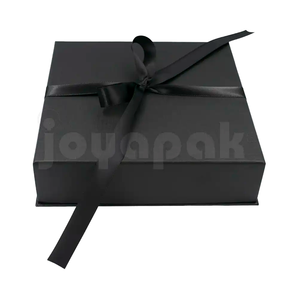 Caja Milán para collar grande de cartón rígido color Negro BK de costado.