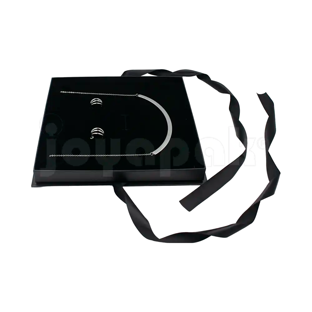 Caja Milán para collar grande de cartón rígido texturizado Negro BK de frente.