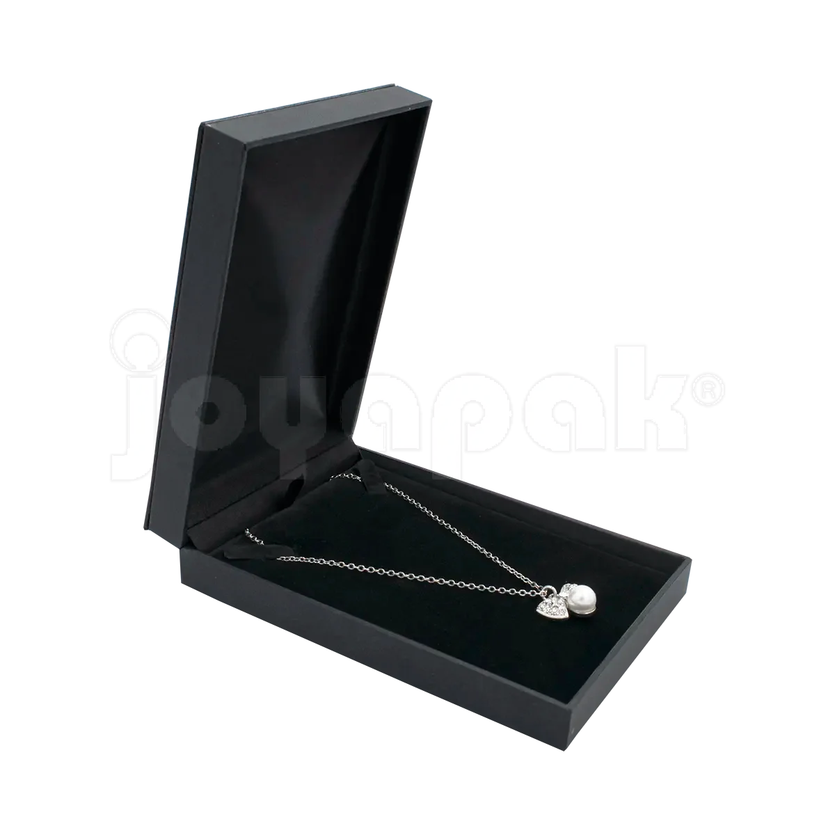 Estuche Italia de color negro con marco interior dorado rectangular para gargantilla, caja abierta mostrando un collar fino colocado sobre el inserto de terciopelo blanco.