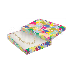 Surtido de cajas de cartón para collar mediano de la línea Fancy con diversos estampados y colores.