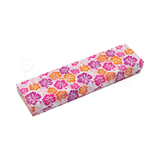 Variedad de cajas de cartón para pulsera de la línea Fancy con múltiples estampados coloridos.