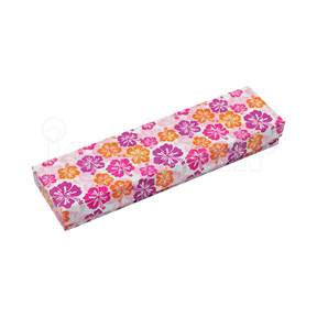 Variedad de cajas de cartón para pulsera de la línea Fancy con múltiples estampados coloridos.