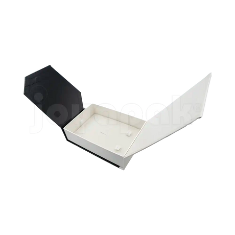 Caja de cartón Gemini para collar grande, aretes y anillo negro abierta