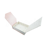 Caja de cartón Gemini para collar grande, aretes y anillo rosa abierta