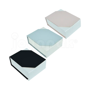 Caja de cartón Gemini para juego grande, empaques cerrados mostrando variedad de colores.