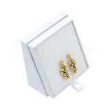 Caja de carton para juego color blanco con aretes
