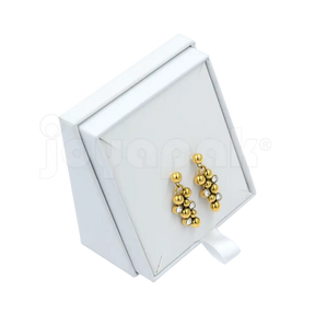 Caja de carton para juego color blanco con aretes