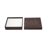 Caja Lino Cuadrada para Juego Grande: Arete, Cadena con Dije