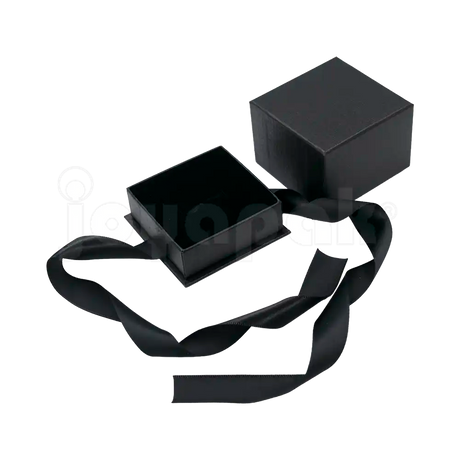Caja Milán para anillo de cartón rígido color Negro BK abierta.