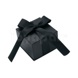 Caja Milán para anillo de cartón rígido color Negro BK en toma cerrada.