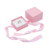 Caja Milán para anillo de cartón rígido texturizado color Rosa PK.