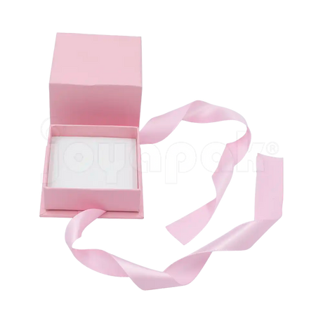 Interior con ranura de la caja Milán para anillo de cartón Rosa PK abierta.