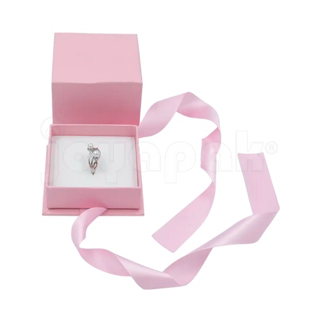 Caja Milán para anillo de cartón rígido texturizado Rosa PK de frente.