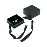 Caja Milán para aretes de cartón rígido texturizado color Negro BK.