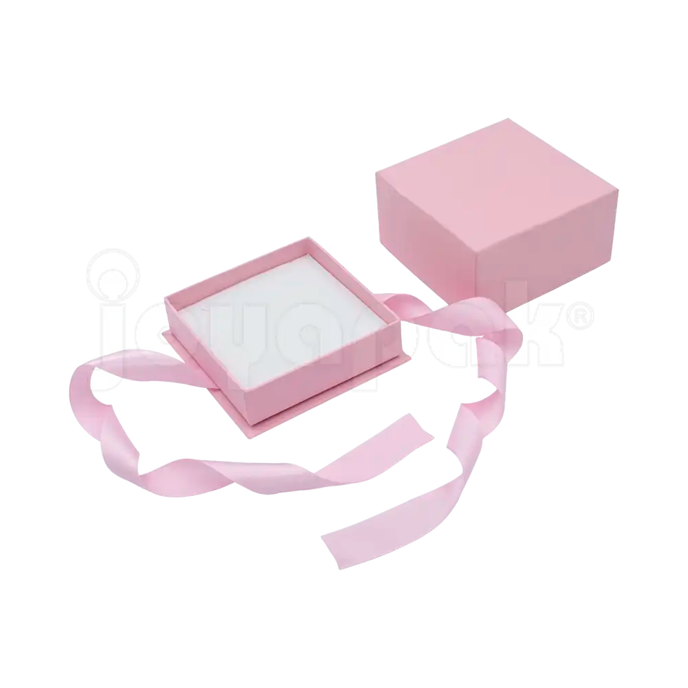 Caja Milán para aretes de cartón rígido color Rosa PK abierta con base blanca.