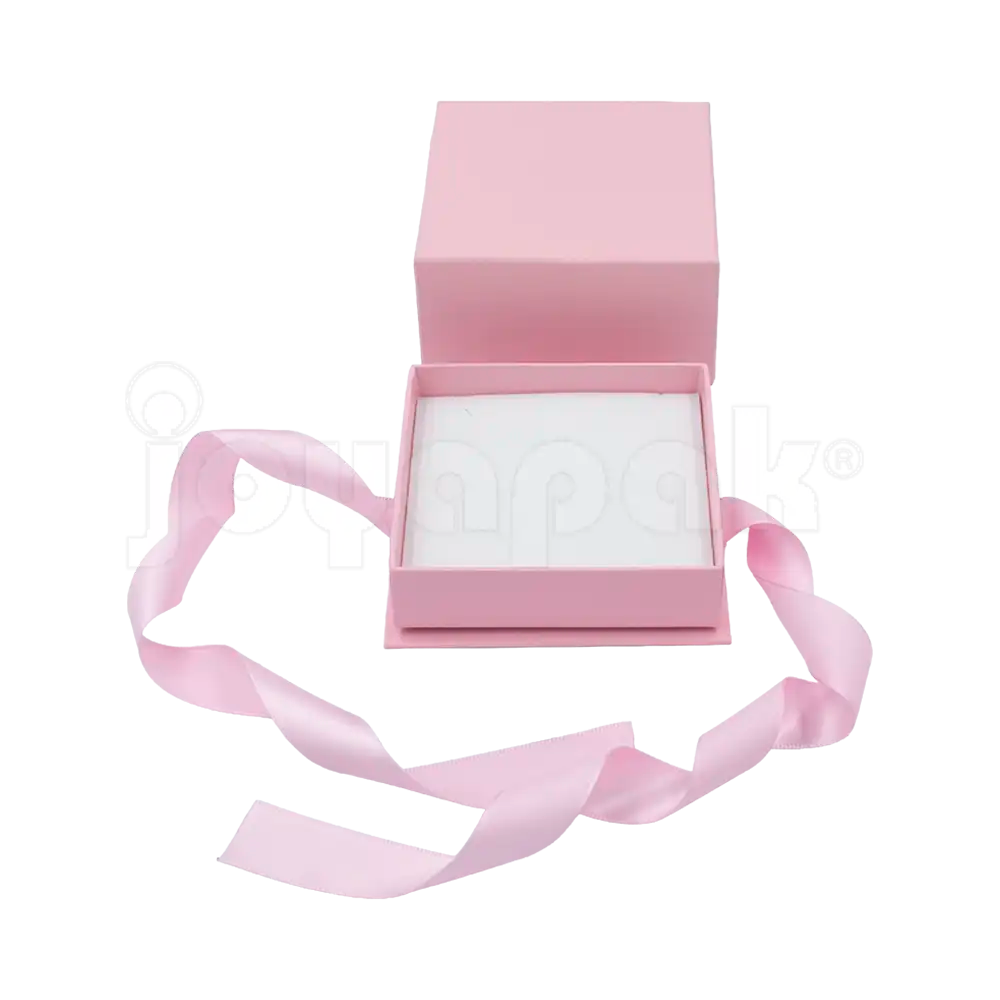 Interior con soporte de la caja Milán para aretes de cartón Rosa PK abierta.