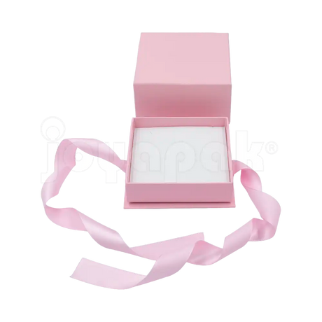 Interior con soporte de la caja Milán para aretes de cartón Rosa PK abierta.