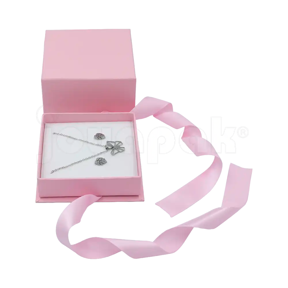 Caja Milán para aretes de cartón rígido texturizado Rosa PK de frente.