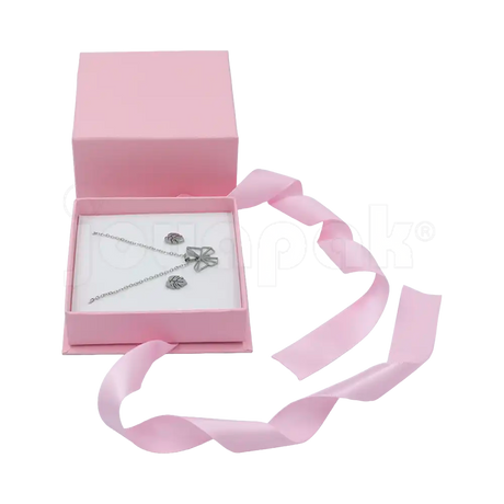 Caja Milán para aretes de cartón rígido texturizado Rosa PK de frente.