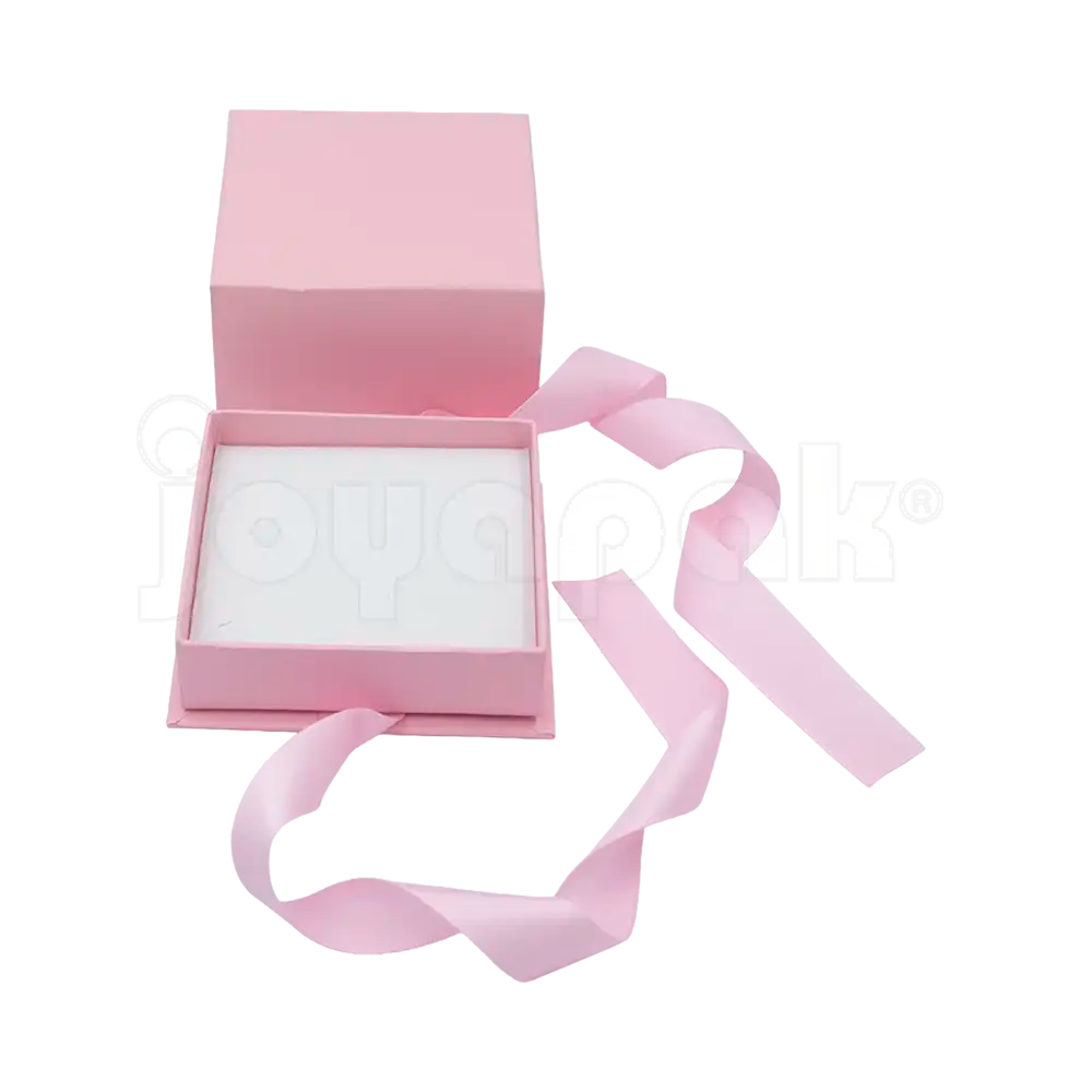 Interior acolchado de la caja Milán para aretes de cartón Rosa PK abierta.