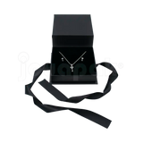 Caja Milán para juego de cartón rígido texturizado color Negro BK cerrada.