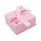 Caja Milán para juego de cartón rígido color Rosa PK de costado de cerca.
