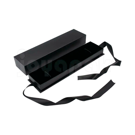 Caja Milán para pulsera de cartón rígido color Negro BK abierta con base blanca.