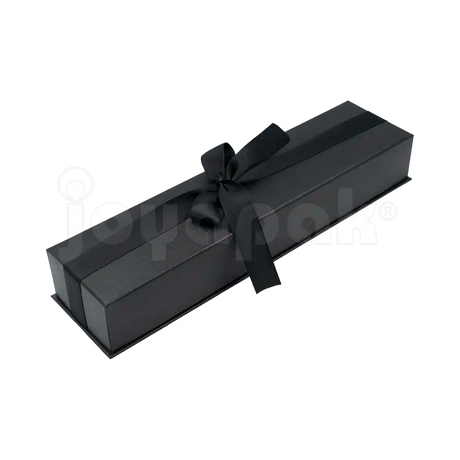 Caja Milán para pulsera de cartón rígido color Negro BK cerrada de cerca.
