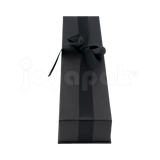 Caja Milán para pulsera de cartón rígido color Negro BK de costado.