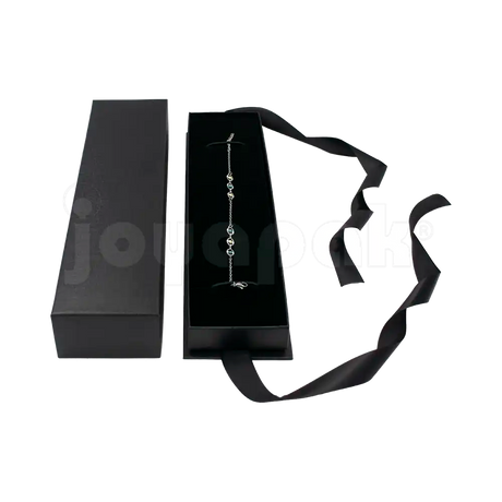 Caja Milán para pulsera de cartón rígido texturizado Negro BK de frente.