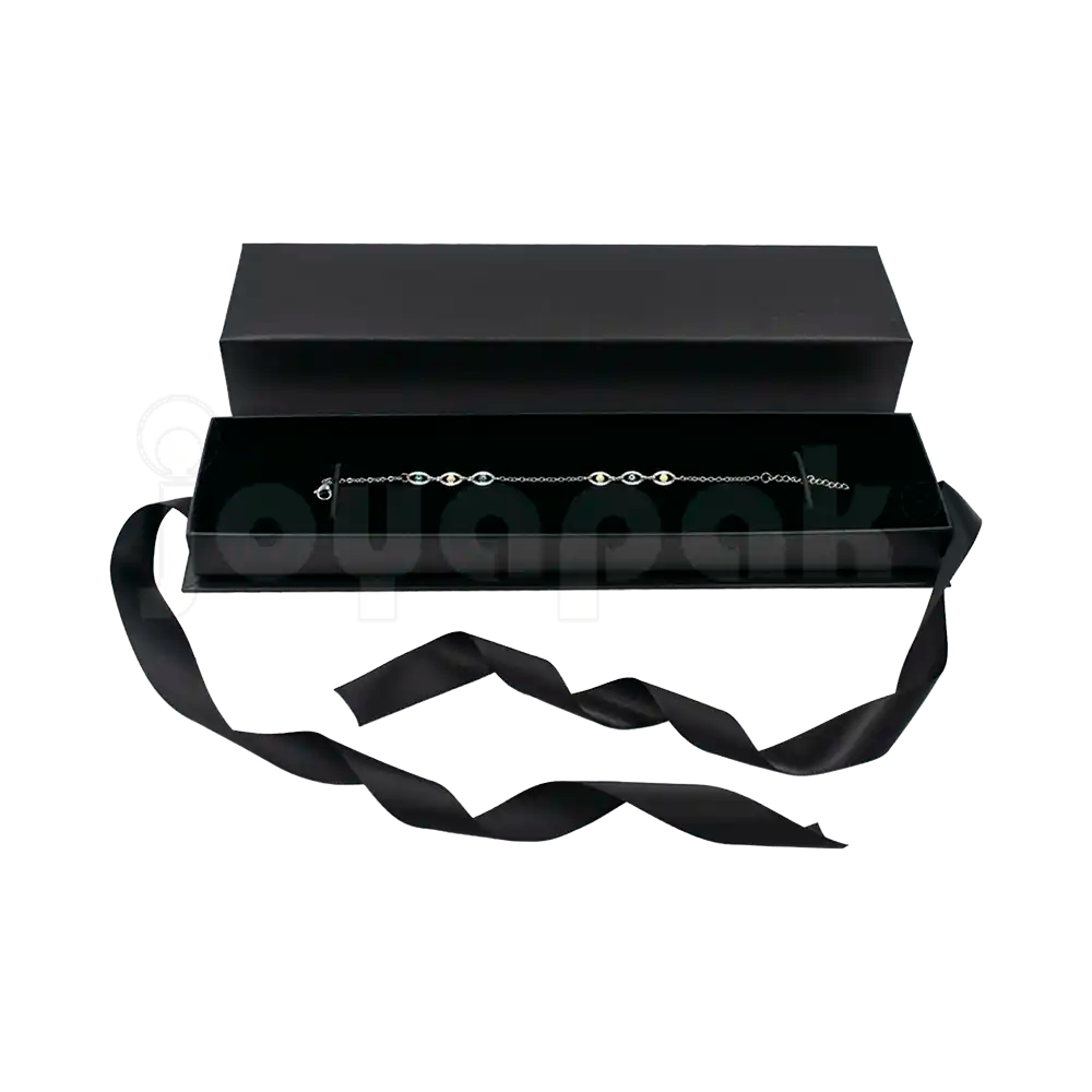 Caja Milán para pulsera de cartón rígido texturizado color Negro BK cerrada.