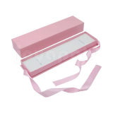 Caja Milán para pulsera de cartón rígido color Rosa PK abierta con base blanca.