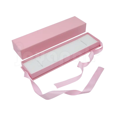 Caja Milán para pulsera de cartón rígido color Rosa PK abierta con base blanca.