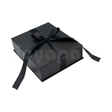 Caja Milán para gargantilla de cartón rígido color Negro BK cerrada de cerca.