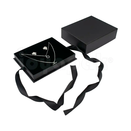 Caja Milán para gargantilla de cartón rígido texturizado color Negro BK.
