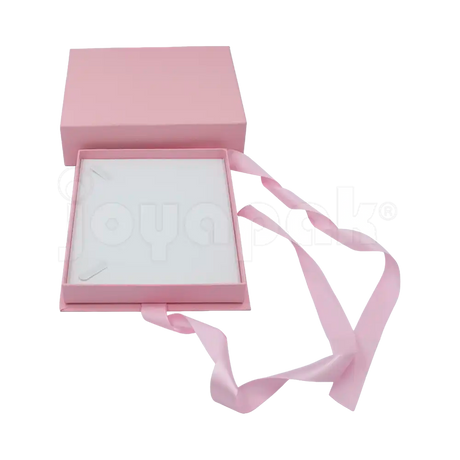 Interior acolchado de la caja Milán para gargantilla de cartón color Rosa PK abierta.