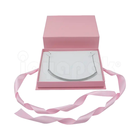 Caja Milán para gargantilla de cartón rígido texturizado Rosa PK abierta de frente.