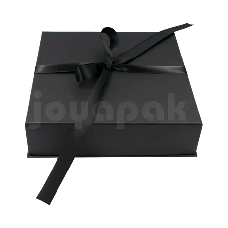 Caja Milán para collar grande de cartón rígido color Negro BK de costado.