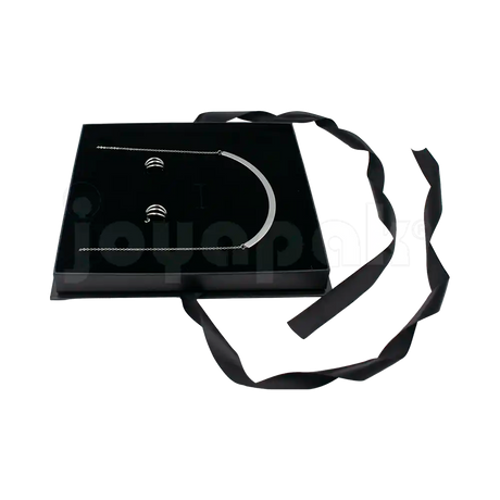 Caja Milán para collar grande de cartón rígido texturizado Negro BK de frente.