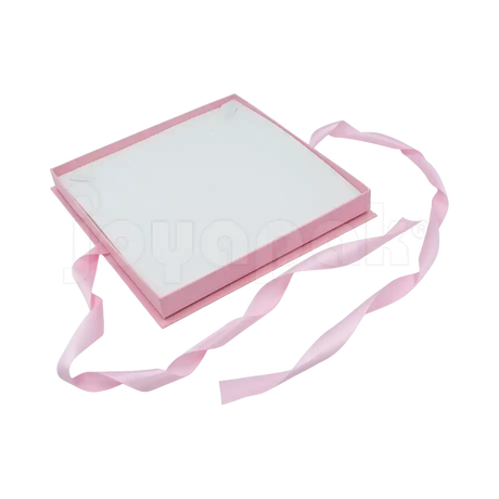 Caja Milán para collar grande de cartón rígido color Rosa PK abierta con base blanca.