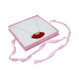 Caja Milán para collar grande de cartón rígido texturizado color Rosa PK.