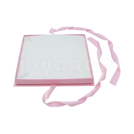 Interior acolchado de la caja Milán para collar grande de cartón Rosa PK abierta.