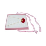Caja Milán para collar grande de cartón rígido texturizado Rosa PK de frente.