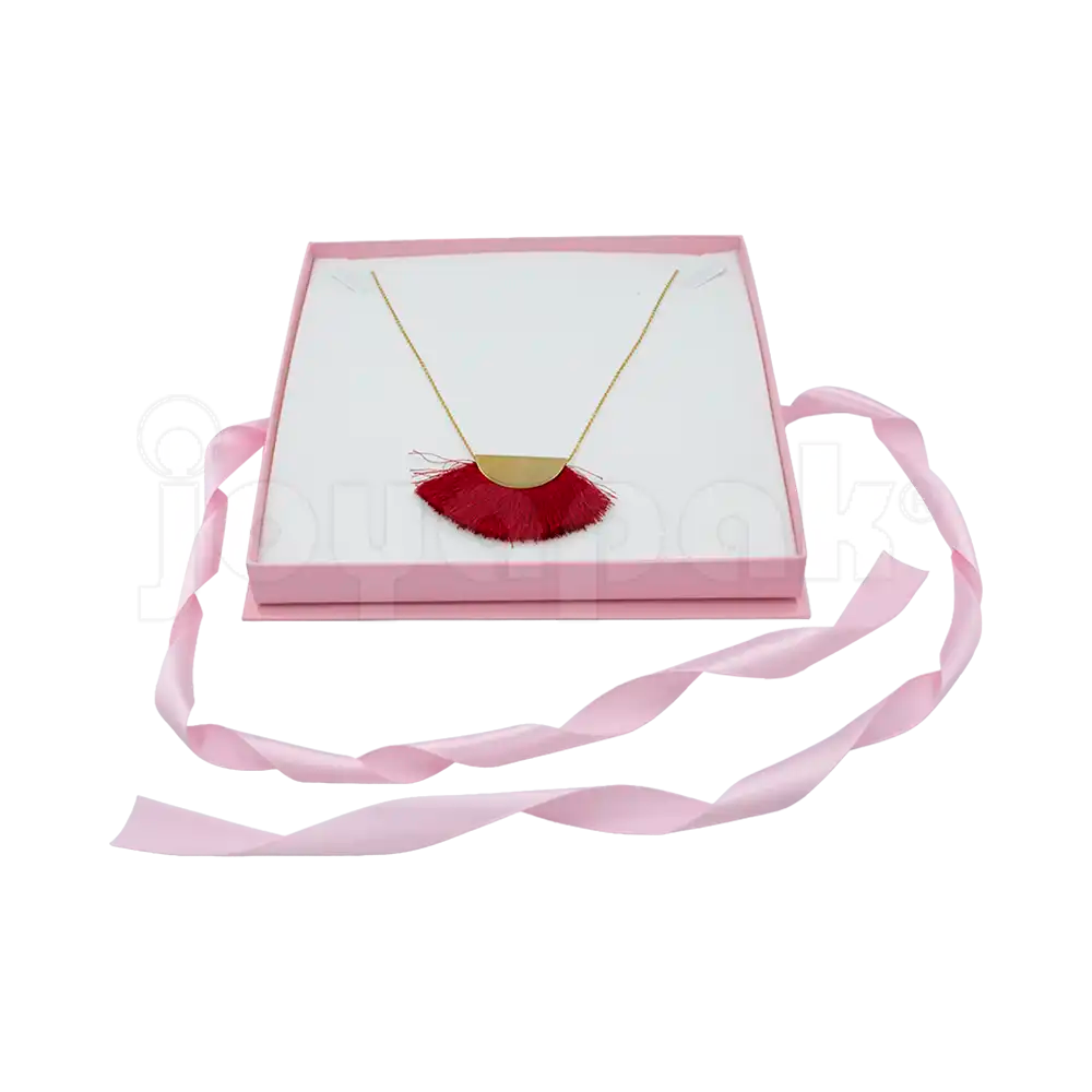 Caja Milán para collar grande de cartón rígido texturizado color Rosa PK cerrada.